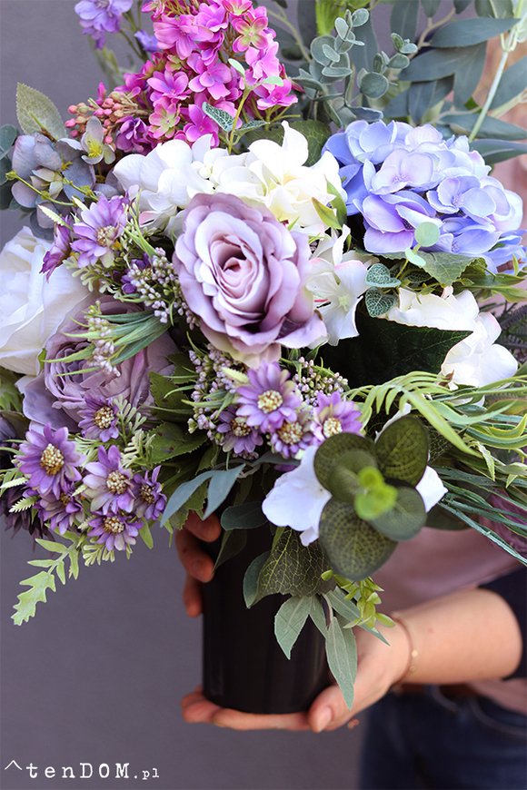 Violetta, bukiet nagrobny we wkładzie, wym.65x60cm