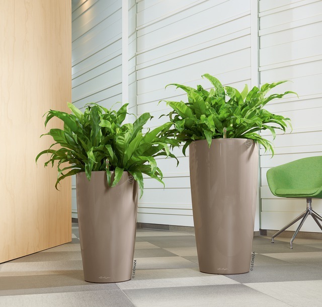 Rondo, wysoka donica z nawadnianiem, taupe, wym.56x32cm