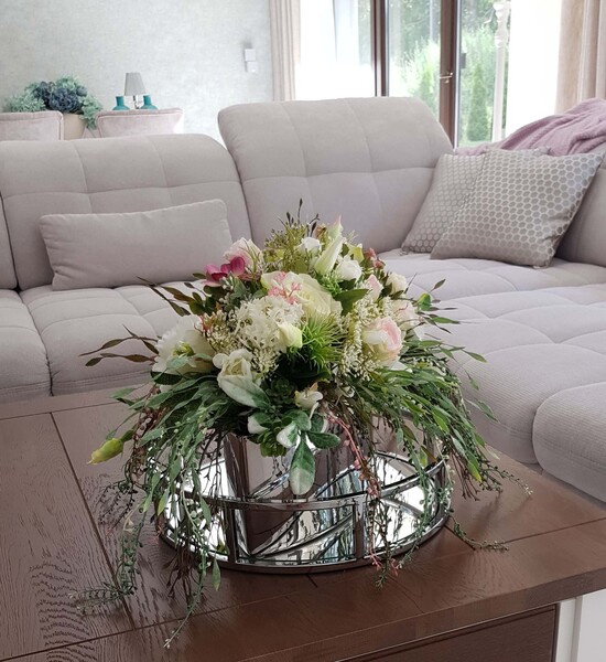 Manfredo 2, kompozycja kwiatowa w srebrnym naczyniu, wys.30cm