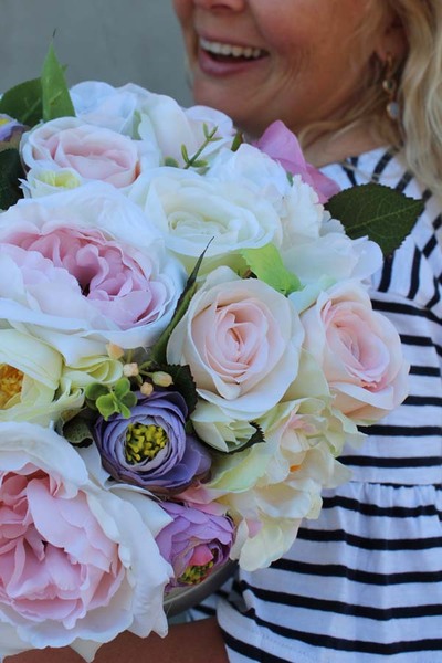 Forever Love You kompozycja kwiatowa / bukiet Flowerbox wys.28cm, szer.36cm