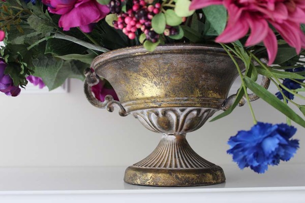 Francesca, piękna kompozycja w złotym metalowym pucharze, wym.54x70x44cm