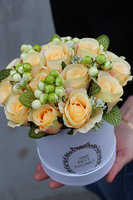 kompozycja kwiatowa / bukiet Flowerbox Yellow wys.22cm