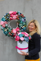 kompozycja kwiatowa / bukiet Flowerbox Caryca Katarzyna 3, wys.36cm