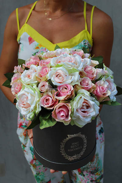Angielska Róża, kompozycja kwiatowa / bukiet Flowerbox wys.32cm