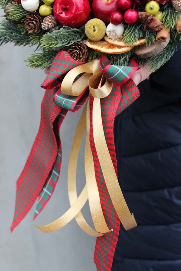 elegancki wianek na drzwi, Czerwień Świąt, śr.27 cm