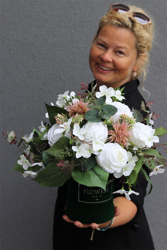 Florencja Small, niezwykle piękny welurowy flowerbox z białymi kwiatami, wys.37cm