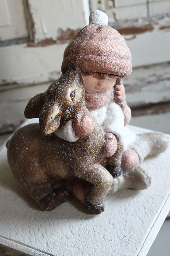 Choinkowo, figurka świąteczna, Dziewczynka z Sarenką, wym.32x27.5x24cm 