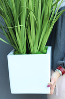 Fiberglass Grande Felina, sztuczna trawa z kłosami w kwadratowej donicy, wys.125cm