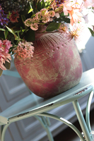 Hella, kompozycja kwiatowa w różowym naczyniu, wys.64cm