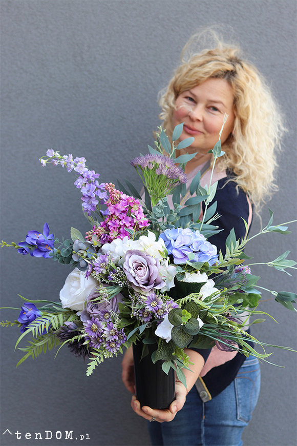 Violetta, bukiet nagrobny we wkładzie, wym.65x60cm