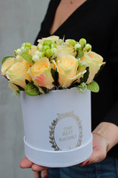 kompozycja kwiatowa / bukiet Flowerbox Yellow wys.22cm