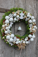 elegancki wianek z białymi ozdobami Świąteczny Klimat śr.40 cm
