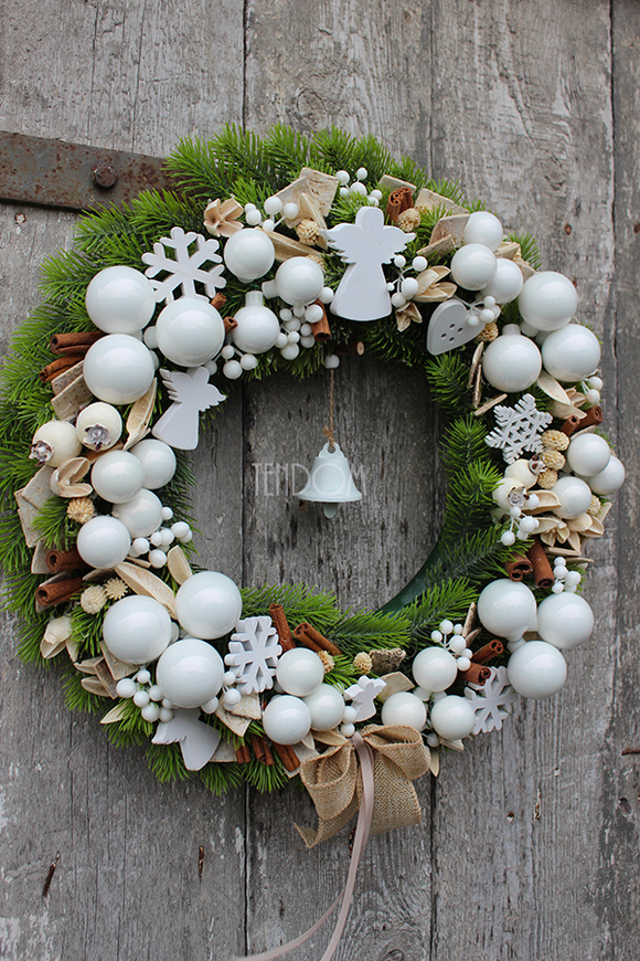 elegancki wianek z białymi ozdobami Świąteczny Klimat śr.40 cm