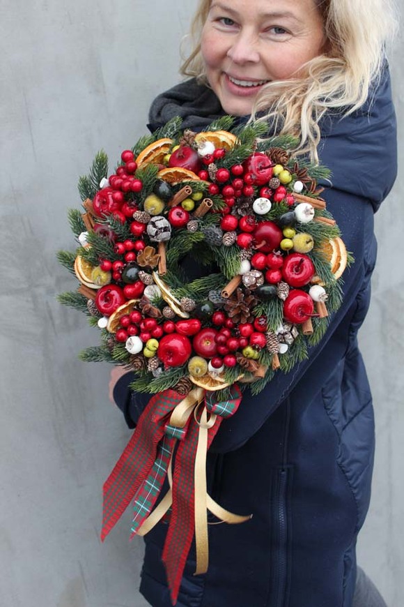 elegancki wianek na drzwi, Czerwień Świąt, śr.27 cm