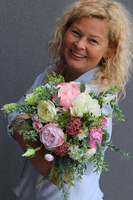 kulista kompozycja nagrobna / bukiet w gąbce florystycznej, Rosario, wys.33cm