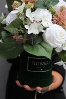 Florencja Small, niezwykle piękny welurowy flowerbox z białymi kwiatami, wys.37cm