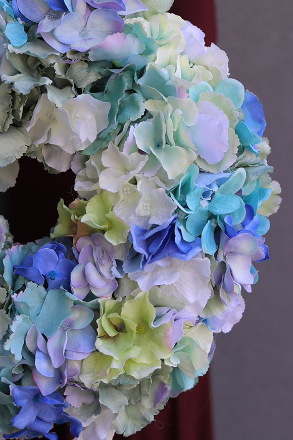 bogaty biało-niebieski wianek, Urok Hortensji, śr.40cm 
