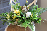 Anielskie Skrzydła, wiosenna kompozycja nagrobna w naczyniu, wym.40x50x70cm.
