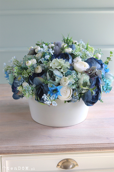 bogata kompozycja kwiatowa, Niebieska Wiosna w Maladze, wys.30cm