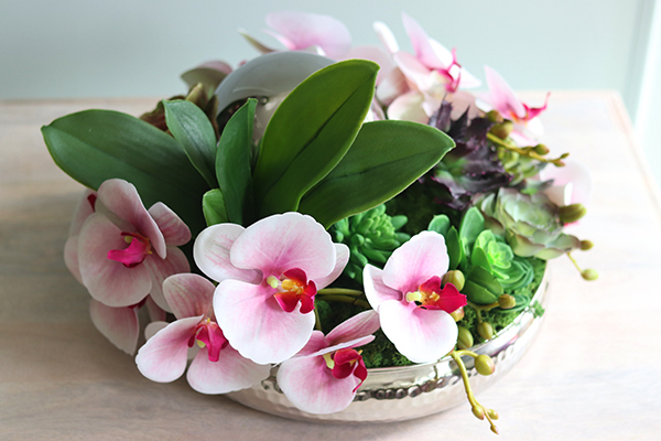 kompozycja kwiatowa z kulą Dekoria Pinky, wym.20x33cm