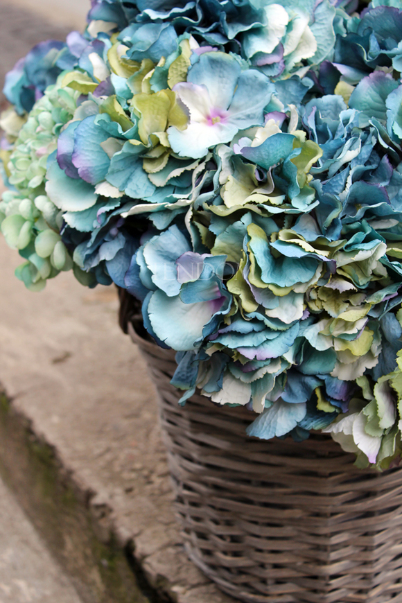 bogaty kosz ze szlachetnymi hortensjami Exclusive Blue Ocean 56x56cm