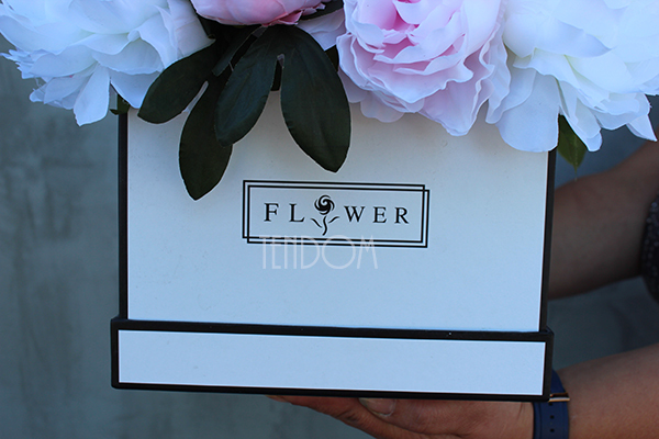 Peonie, flowerbox, kompozycja kwiatowa / bukiet, wys.40cm