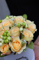 kompozycja kwiatowa / bukiet Flowerbox Yellow wys.22cm