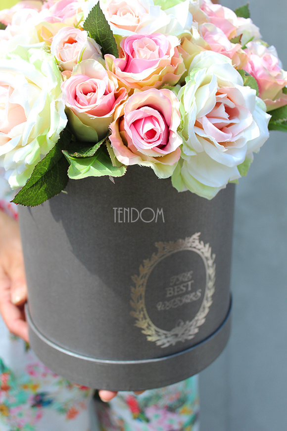 Angielska Róża, kompozycja kwiatowa / bukiet Flowerbox wys.32cm