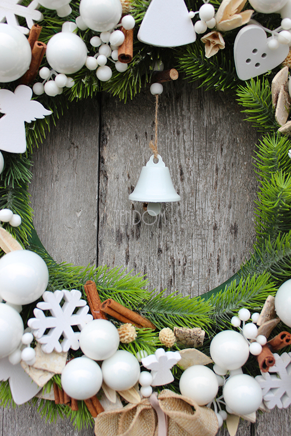 elegancki wianek z białymi ozdobami Świąteczny Klimat śr.40 cm