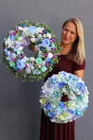 bogaty biało-niebieski wianek, Urok Hortensji, śr.40cm 