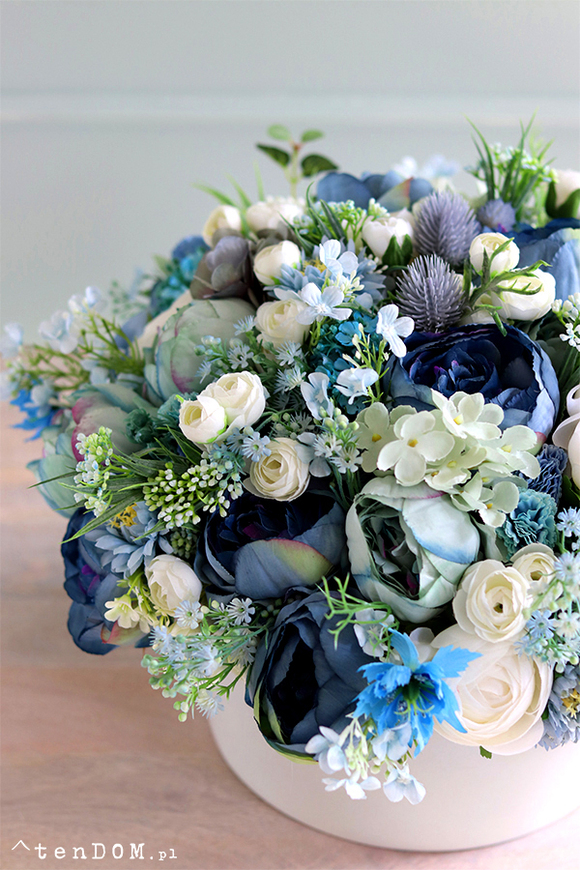 bogata kompozycja kwiatowa, Niebieska Wiosna w Maladze, wys.30cm