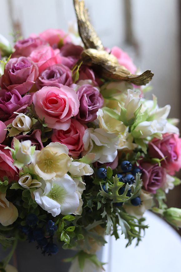 kompozycja kwiatowa w szarym naczyniu, Koliber, wys.36cm 