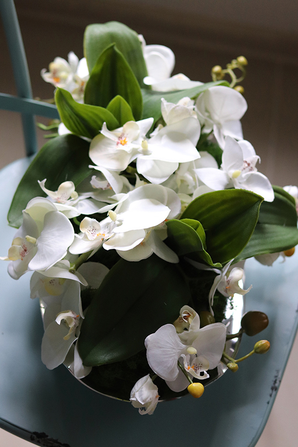 Dekoria White Apartment, sztuczny storczyk w metalowej paterze, wym.24x42cm