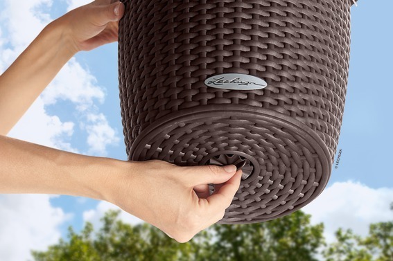 Nido Cottage, wisząca donica z nawadnianiem, szara, wym.23x27cm