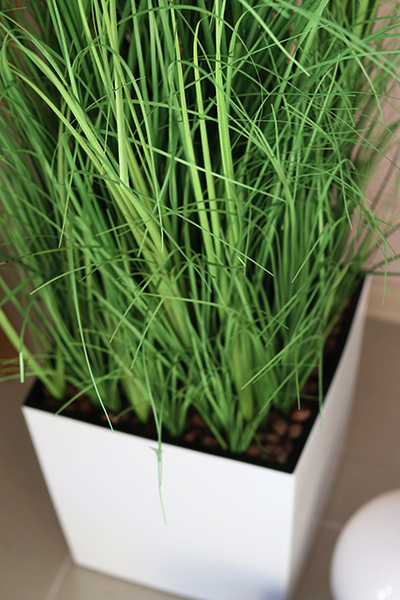 Magoda, nowoczesna kompozycja ze sztucznej trawy, wys.145cm