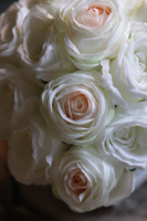 flowerbox z białymi różami, Maria Ysmena, wys.28cm