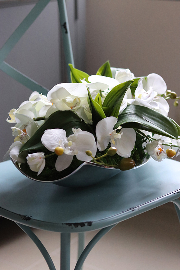 Dekoria White Apartment, sztuczny storczyk w metalowej paterze, wym.24x42cm