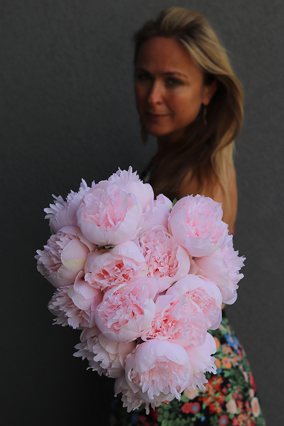 Aura, bukiet jasnoróżowych peonii wys.38cm