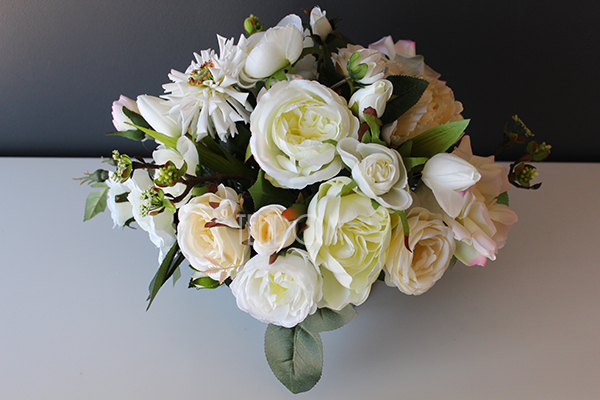 Pansama kompozycja kwiatowa w srebrnym naczyniu, wys.30cm