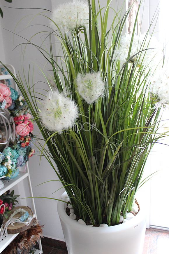 kompozycja w podświetlanej donicy z trawami i dmuchawcami Simple Grass, wys. 190cm