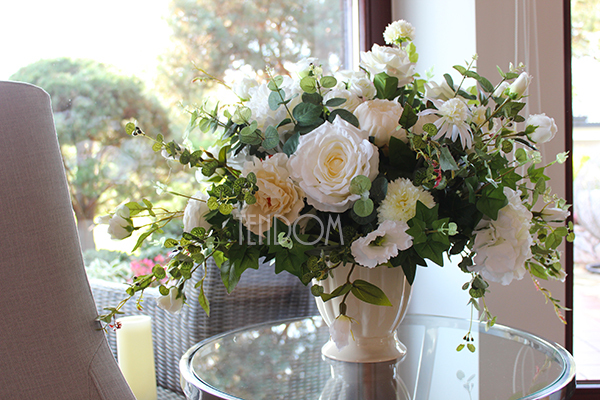 kompozycja kwiatowa / bukiet Creamosa na szafkę wys.50cm