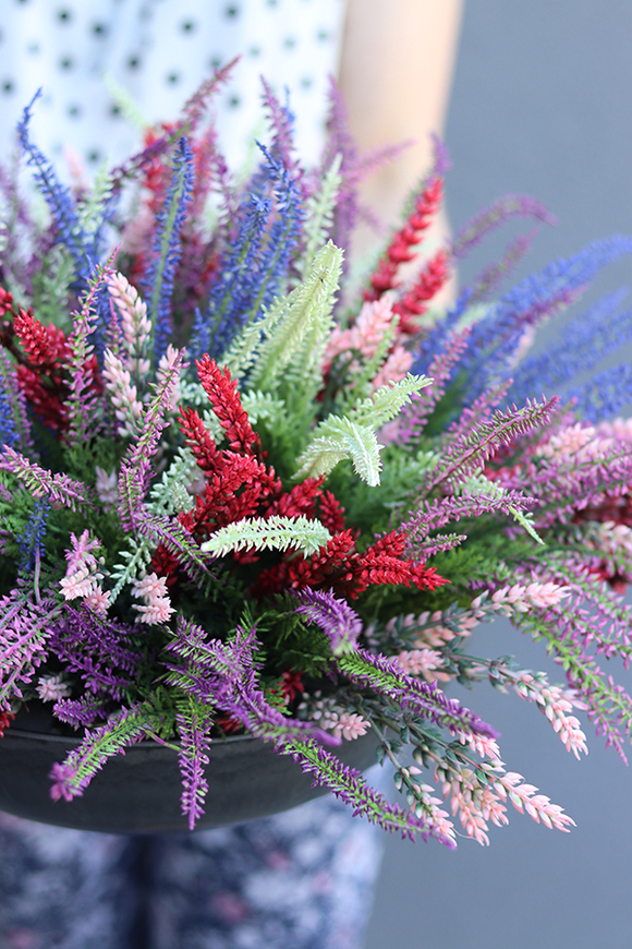 kompozycja kwiatowa w okrągłej misie, Wrzosy Basic, wym.30x46cm 