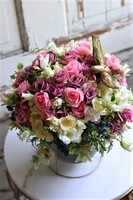 kompozycja kwiatowa w szarym naczyniu, Koliber, wys.36cm 