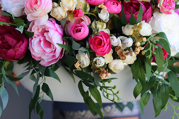 Palestra, kompozycja jednostronna z peoniami, dł.67cm
