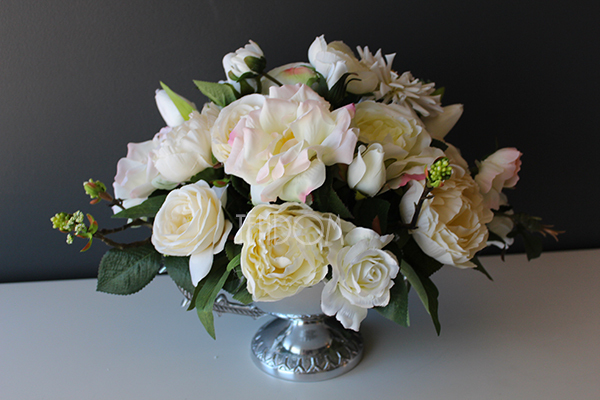 Pansama kompozycja kwiatowa w srebrnym naczyniu, wys.30cm