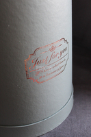 kompozycja kwiatowa / bukiet Flowerbox szary + biała róża XL wys.33.5cm