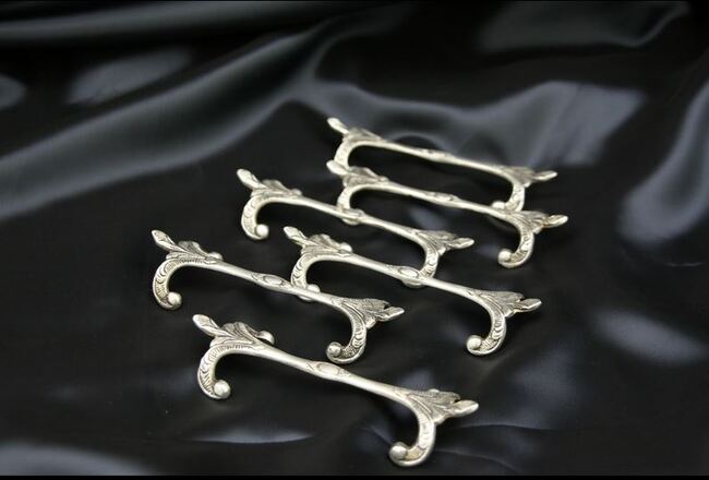 OD RĘKI posrebrzane koziołki pod sztućce, Pałacowe, 6 sztuk