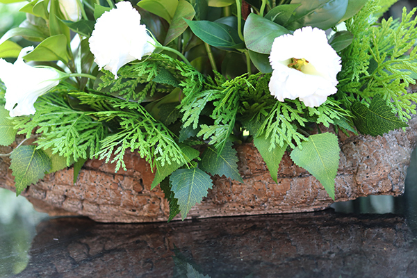 Kallito, bukiet nagrobny z kallą i różami w naczyniu, wys.60cm