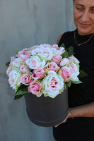 Angielska Róża, kompozycja kwiatowa / bukiet Flowerbox wys.32cm