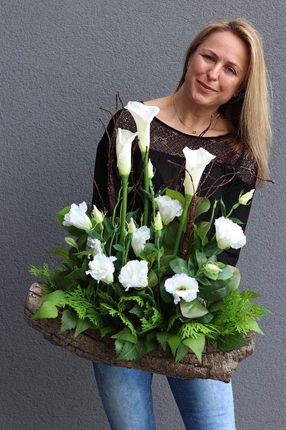 Kallito, bukiet nagrobny z kallą i różami w naczyniu, wys.60cm